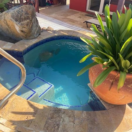 Cozy Studio With Private Spa Oranjestad Luaran gambar