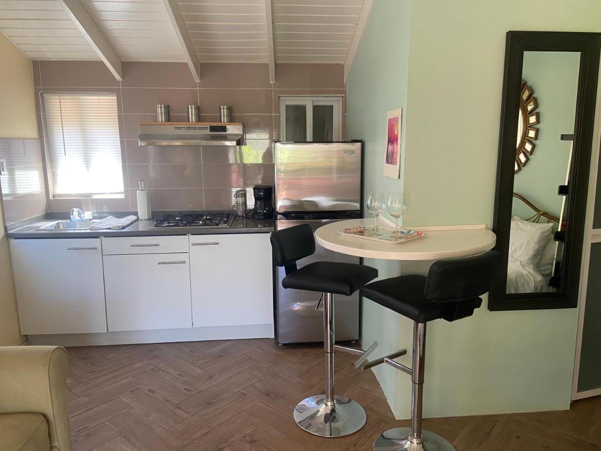 Cozy Studio With Private Spa Oranjestad Luaran gambar