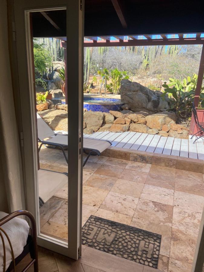 Cozy Studio With Private Spa Oranjestad Luaran gambar