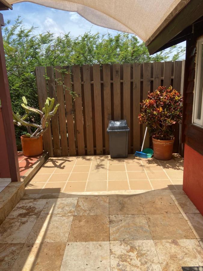 Cozy Studio With Private Spa Oranjestad Luaran gambar