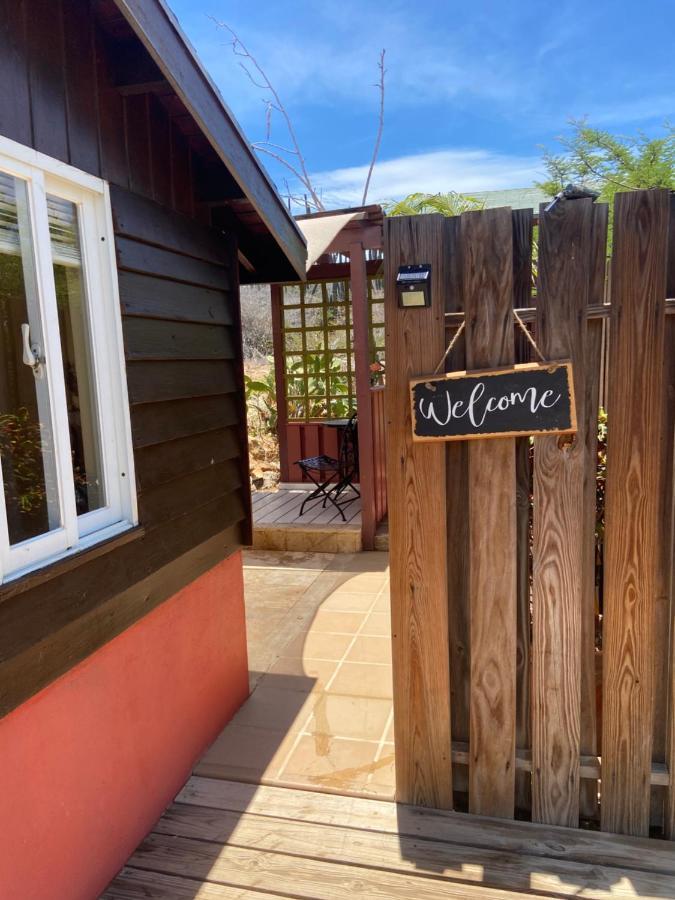 Cozy Studio With Private Spa Oranjestad Luaran gambar