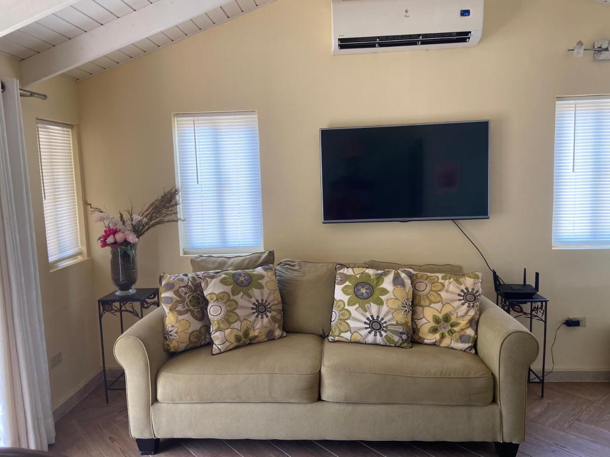 Cozy Studio With Private Spa Oranjestad Luaran gambar