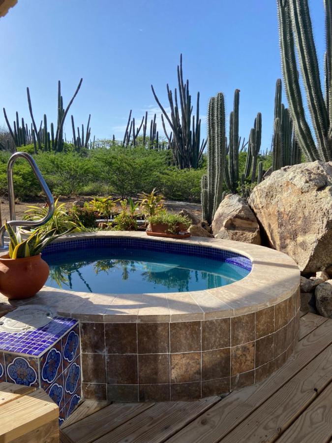 Cozy Studio With Private Spa Oranjestad Luaran gambar