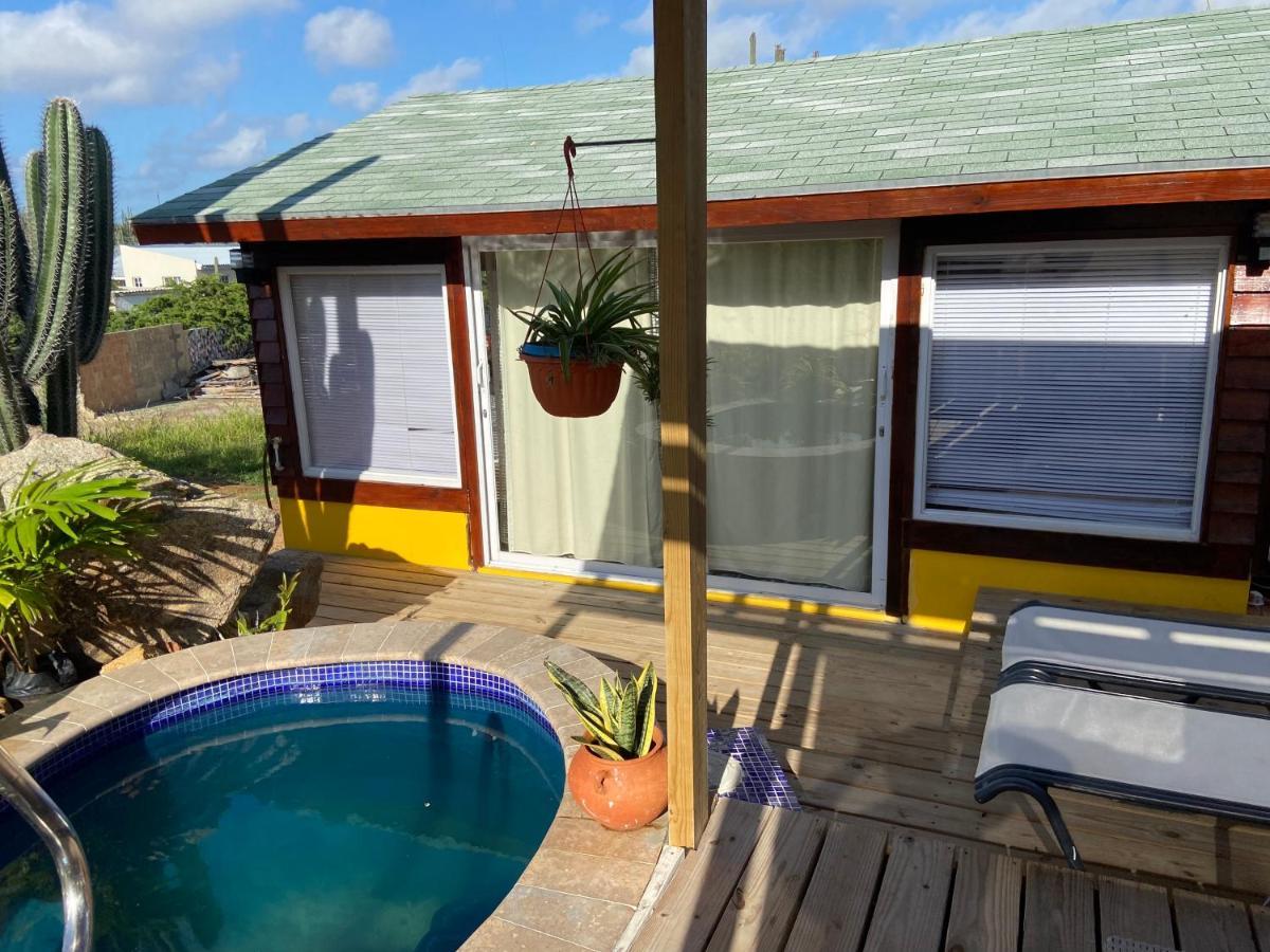 Cozy Studio With Private Spa Oranjestad Luaran gambar