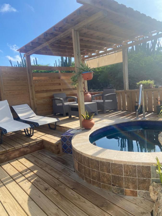 Cozy Studio With Private Spa Oranjestad Luaran gambar