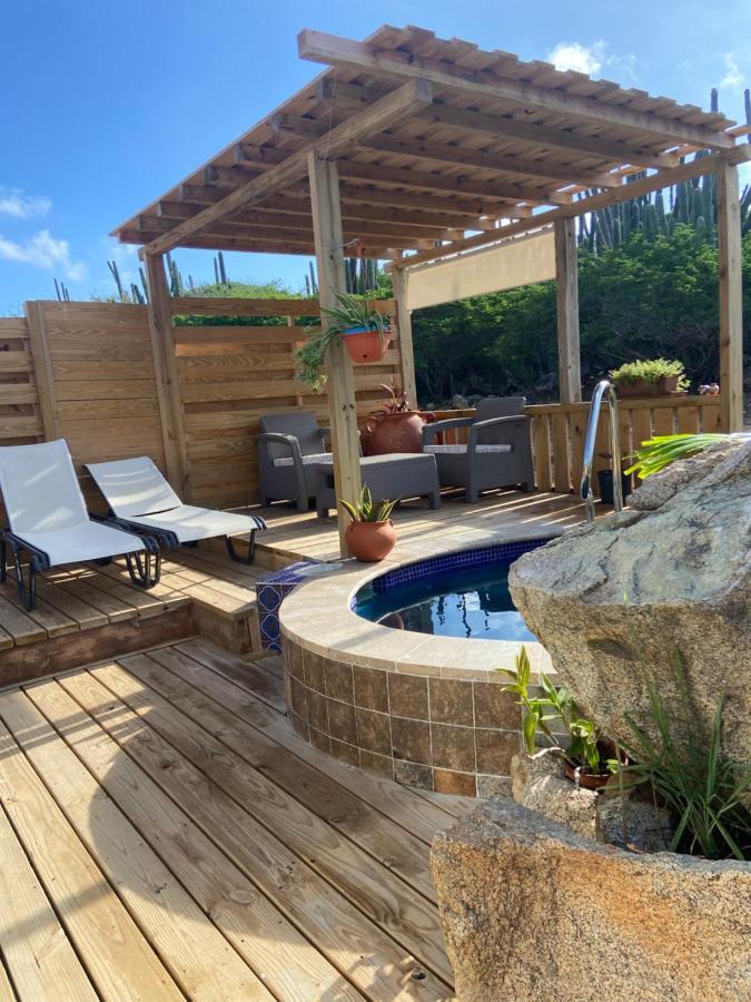 Cozy Studio With Private Spa Oranjestad Luaran gambar