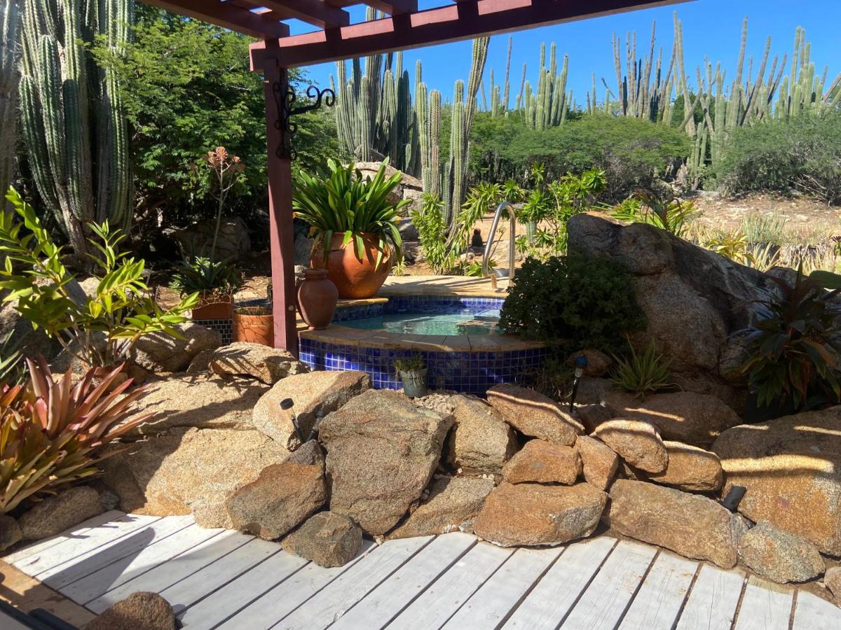 Cozy Studio With Private Spa Oranjestad Luaran gambar