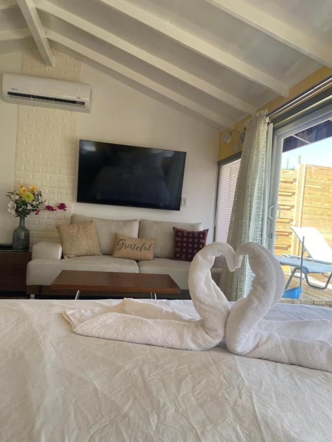 Cozy Studio With Private Spa Oranjestad Luaran gambar
