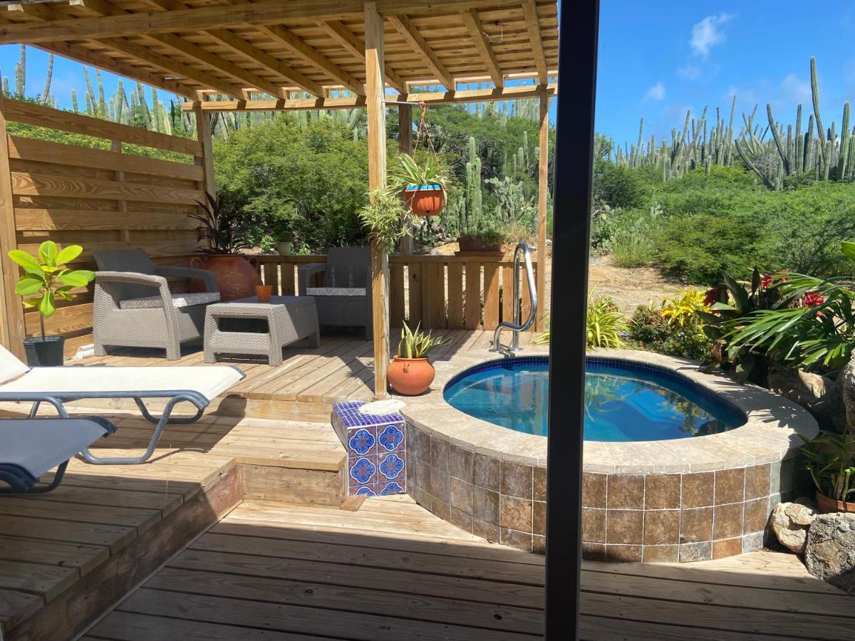 Cozy Studio With Private Spa Oranjestad Luaran gambar